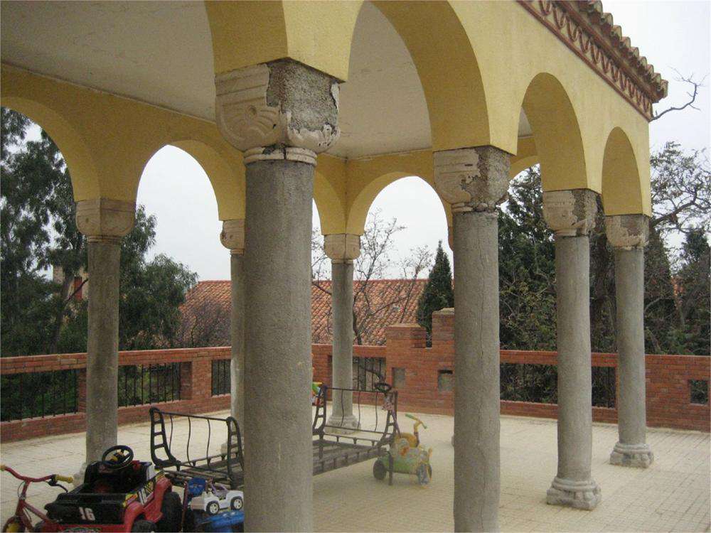 Intriguing income- generating XVIIth century property providing outstanding