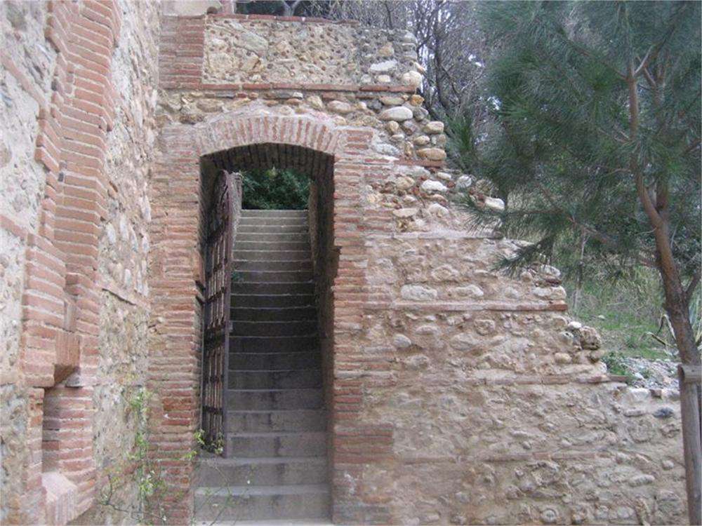 Intriguing income- generating XVIIth century property providing outstanding