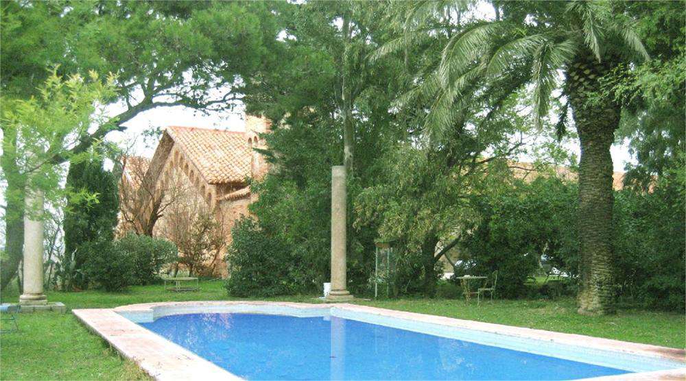 Intriguing income- generating XVIIth century property providing outstanding