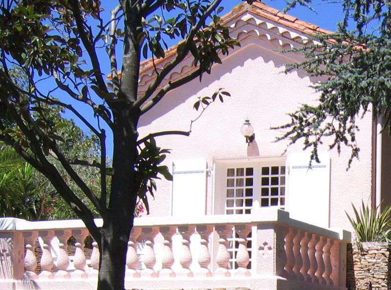 Appealing and versatile Minervois property made up of 2 houses, in a good l