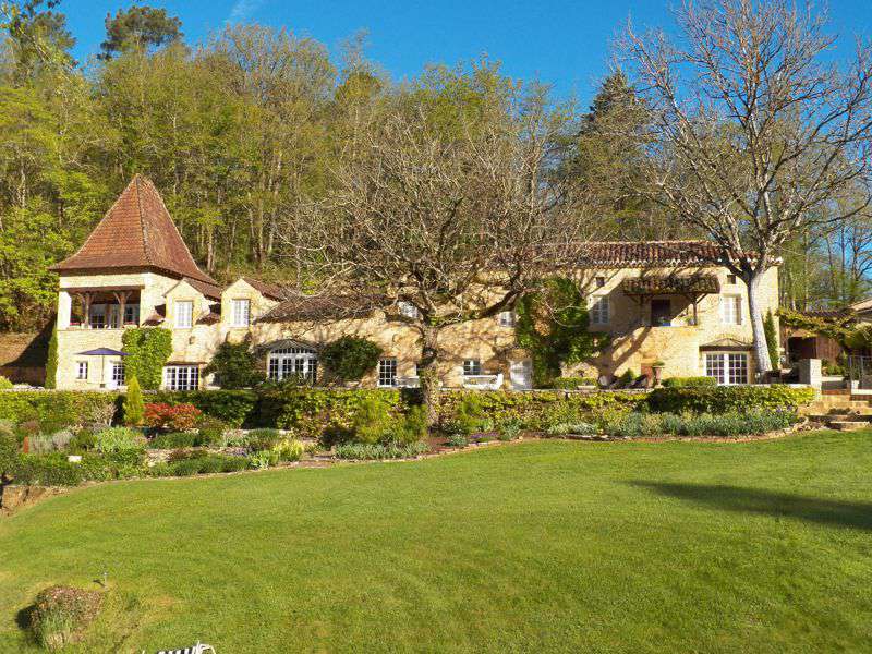 Delightful manoir tucked away in the Lot countryside, set in over 10 acres