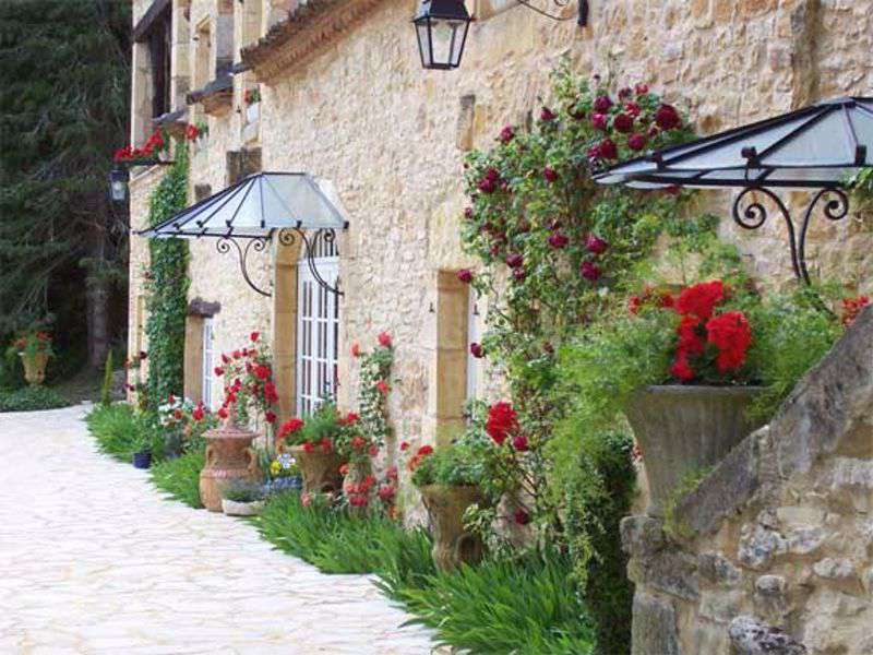 Delightful manoir tucked away in the Lot countryside, set in over 10 acres