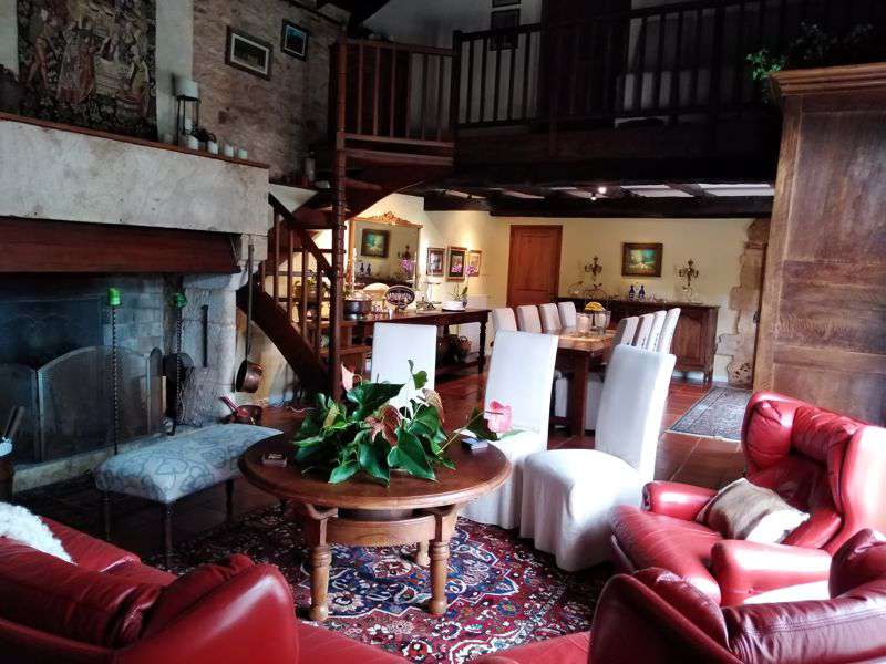 Delightful manoir tucked away in the Lot countryside, set in over 10 acres