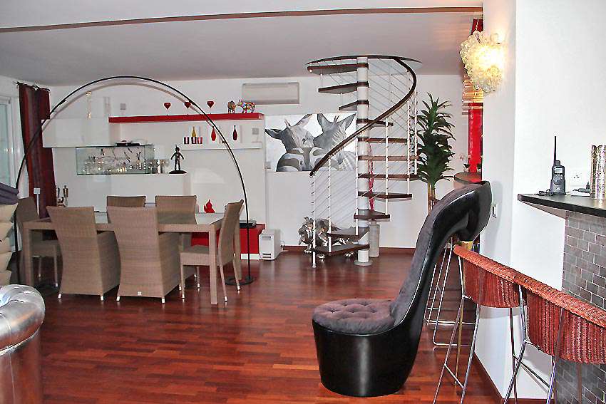 A beautifully renovated 3 storey, double-sized fisherman's house enjoying w