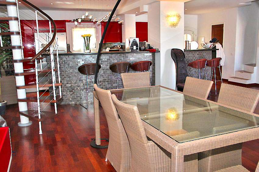 A beautifully renovated 3 storey, double-sized fisherman's house enjoying w