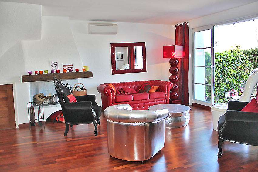 A beautifully renovated 3 storey, double-sized fisherman's house enjoying w