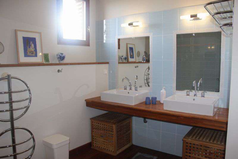 A spacious and beautifully presented country home, with a total living area