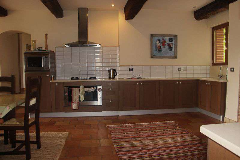 A spacious and beautifully presented country home, with a total living area