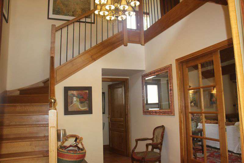 A spacious and beautifully presented country home, with a total living area