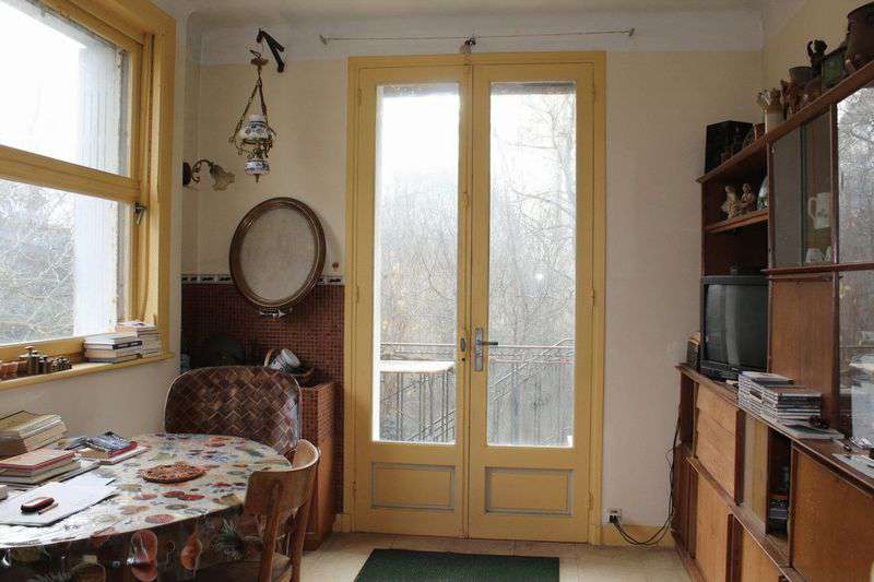 Full of character, this spacious river front house is ideally situated righ