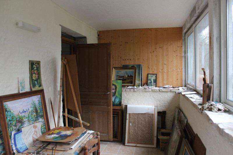 Full of character, this spacious river front house is ideally situated righ