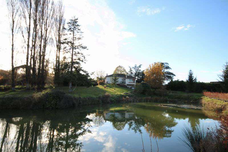Modern and spacious 4 bedroom country farmhouse, ideally set within a quiet