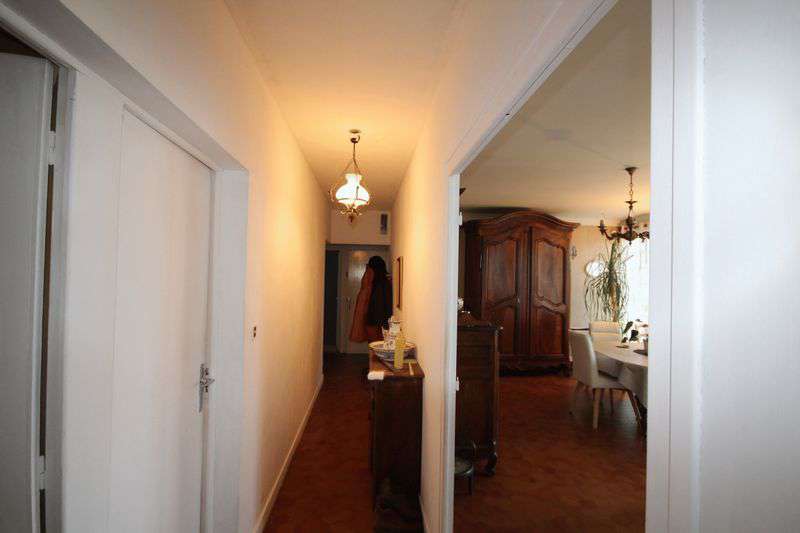 Modern and spacious 4 bedroom country farmhouse, ideally set within a quiet