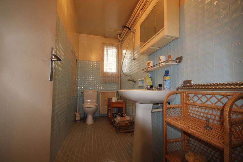 Modern and spacious 4 bedroom country farmhouse, ideally set within a quiet