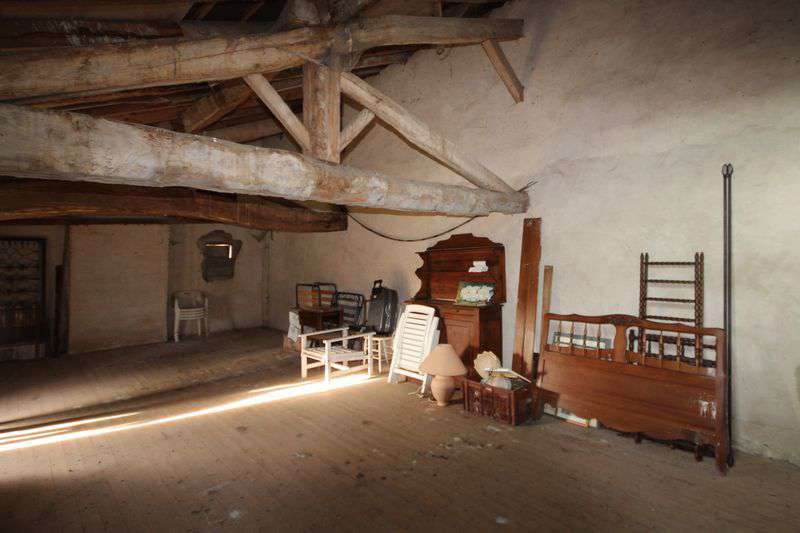 Modern and spacious 4 bedroom country farmhouse, ideally set within a quiet