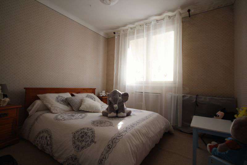 Modern and spacious 4 bedroom country farmhouse, ideally set within a quiet