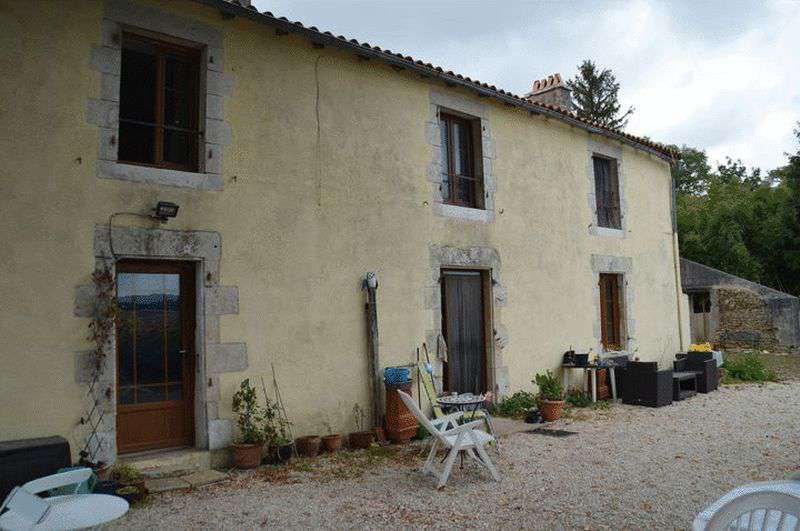 Excellent opportunity to purchase a beautifully presented existing gite bus