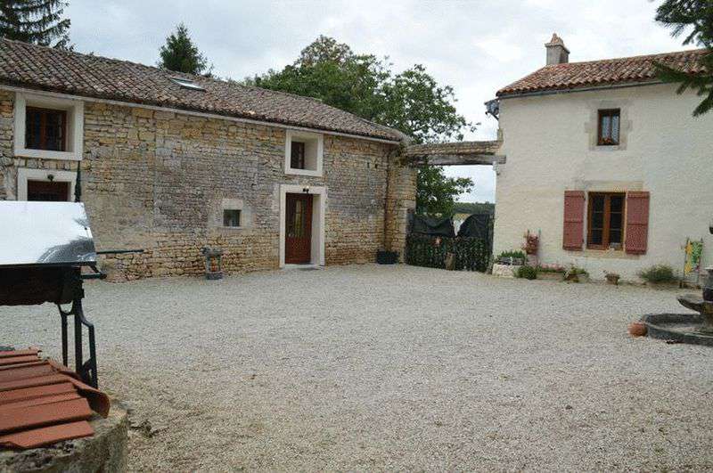 Excellent opportunity to purchase a beautifully presented existing gite bus