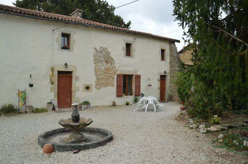 Excellent opportunity to purchase a beautifully presented existing gite bus