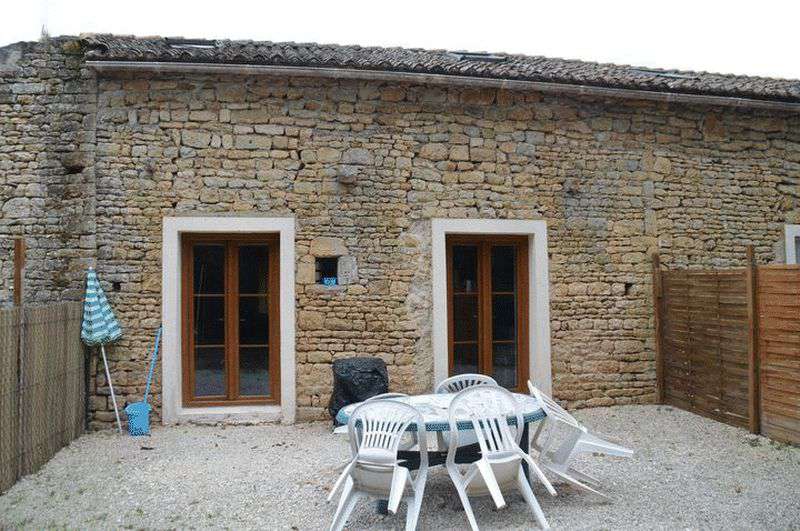 Excellent opportunity to purchase a beautifully presented existing gite bus