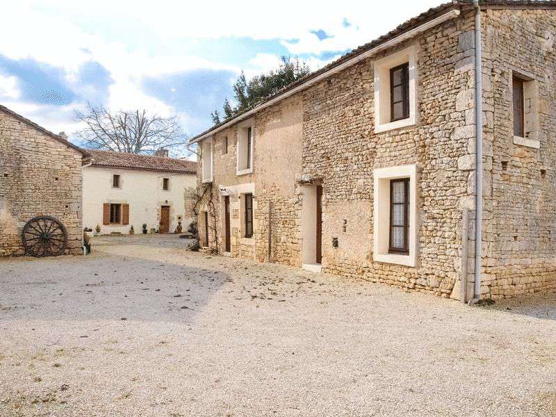 Excellent opportunity to purchase a beautifully presented existing gite bus