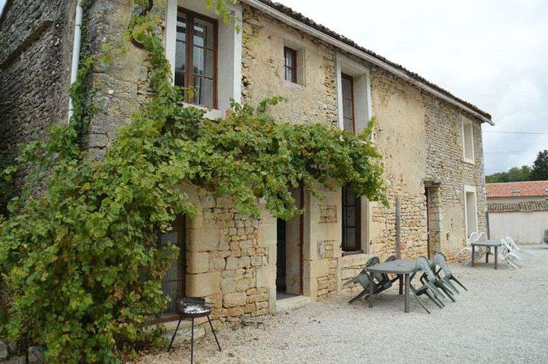 Excellent opportunity to purchase a beautifully presented existing gite bus