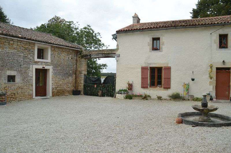 Excellent opportunity to purchase a beautifully presented existing gite bus