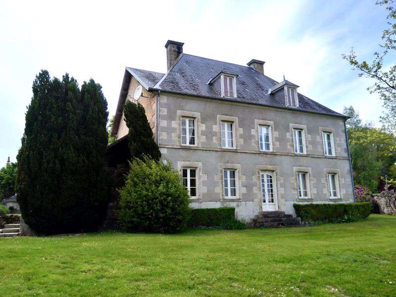 Impressive 'Domaine' with a Maison de Maitre and set in almost 9 acres incl