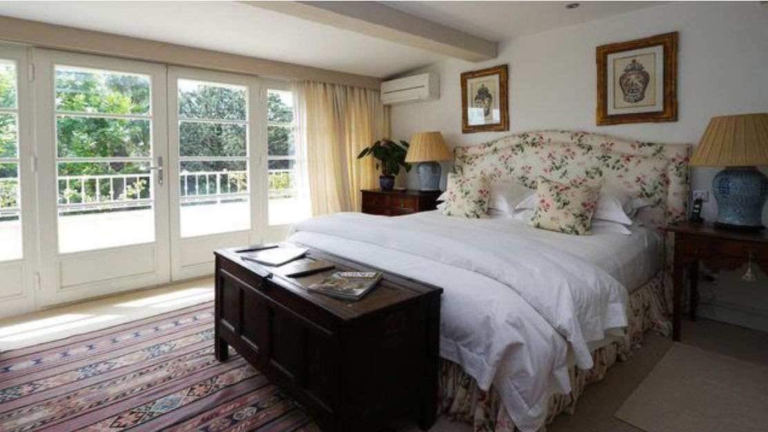 Exceptional villa located less than 200m from the beach, in Beauvallon Grim