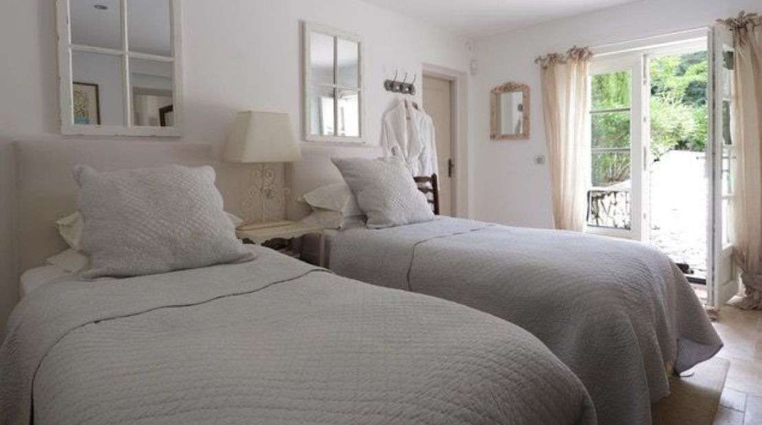 Exceptional villa located less than 200m from the beach, in Beauvallon Grim