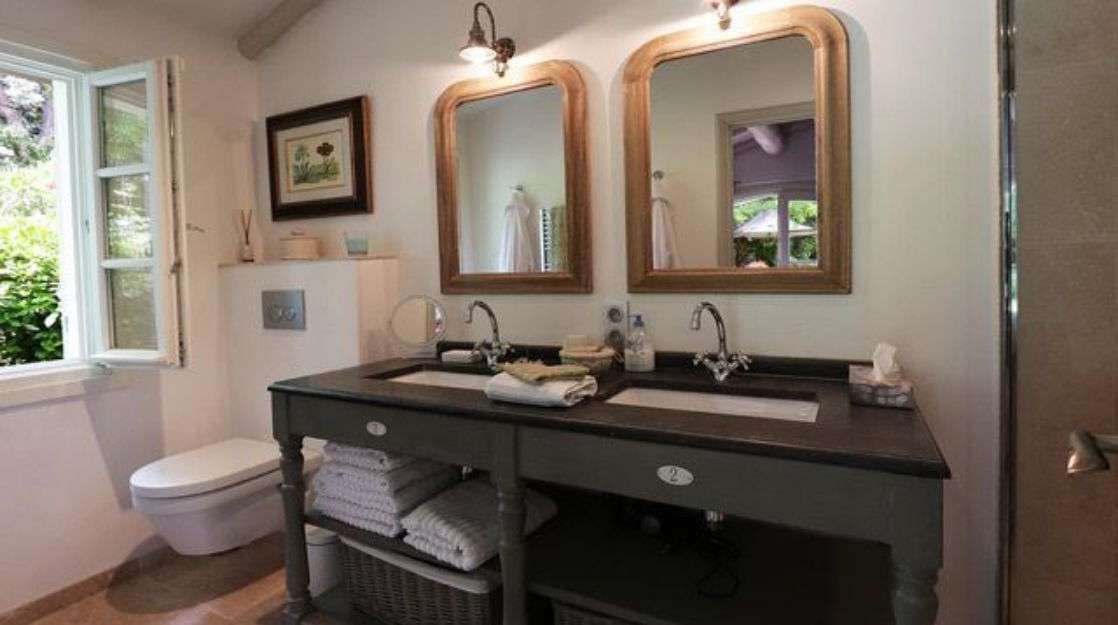 Exceptional villa located less than 200m from the beach, in Beauvallon Grim