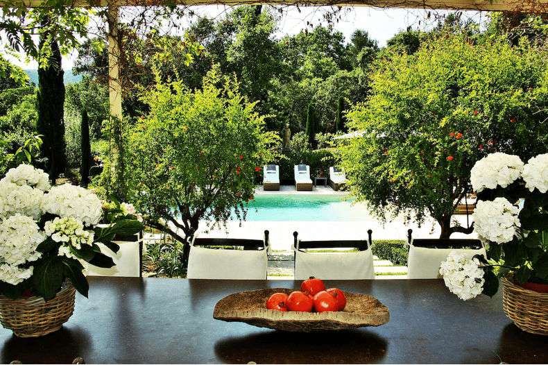 Grand and spacious recently built 5 bedroom villa, situated within a quiet