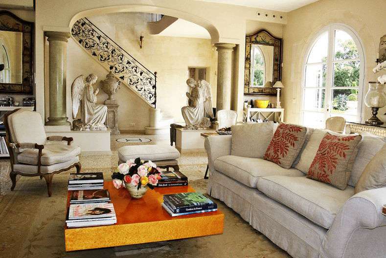 Grand and spacious recently built 5 bedroom villa, situated within a quiet