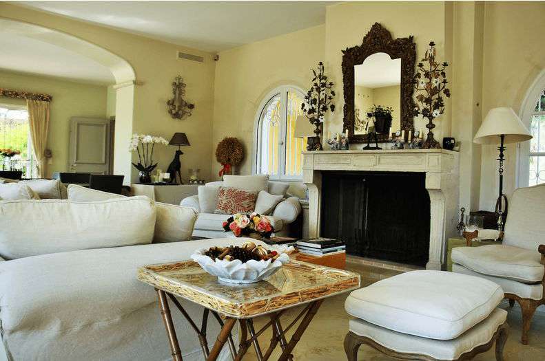 Grand and spacious recently built 5 bedroom villa, situated within a quiet