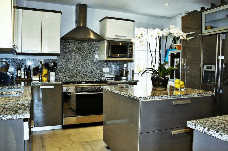 Grand and spacious recently built 5 bedroom villa, situated within a quiet