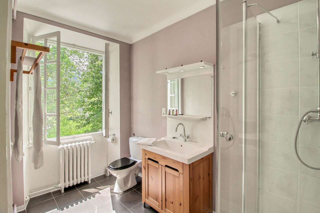 Superb 10 bedroom hotel, ideal for nature lovers wishing to combine a profe