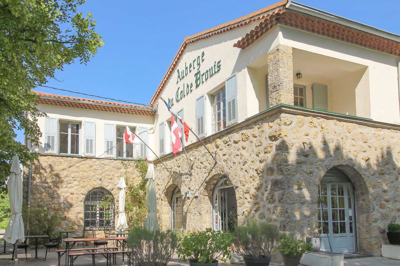 Superb 10 bedroom hotel, ideal for nature lovers wishing to combine a profe