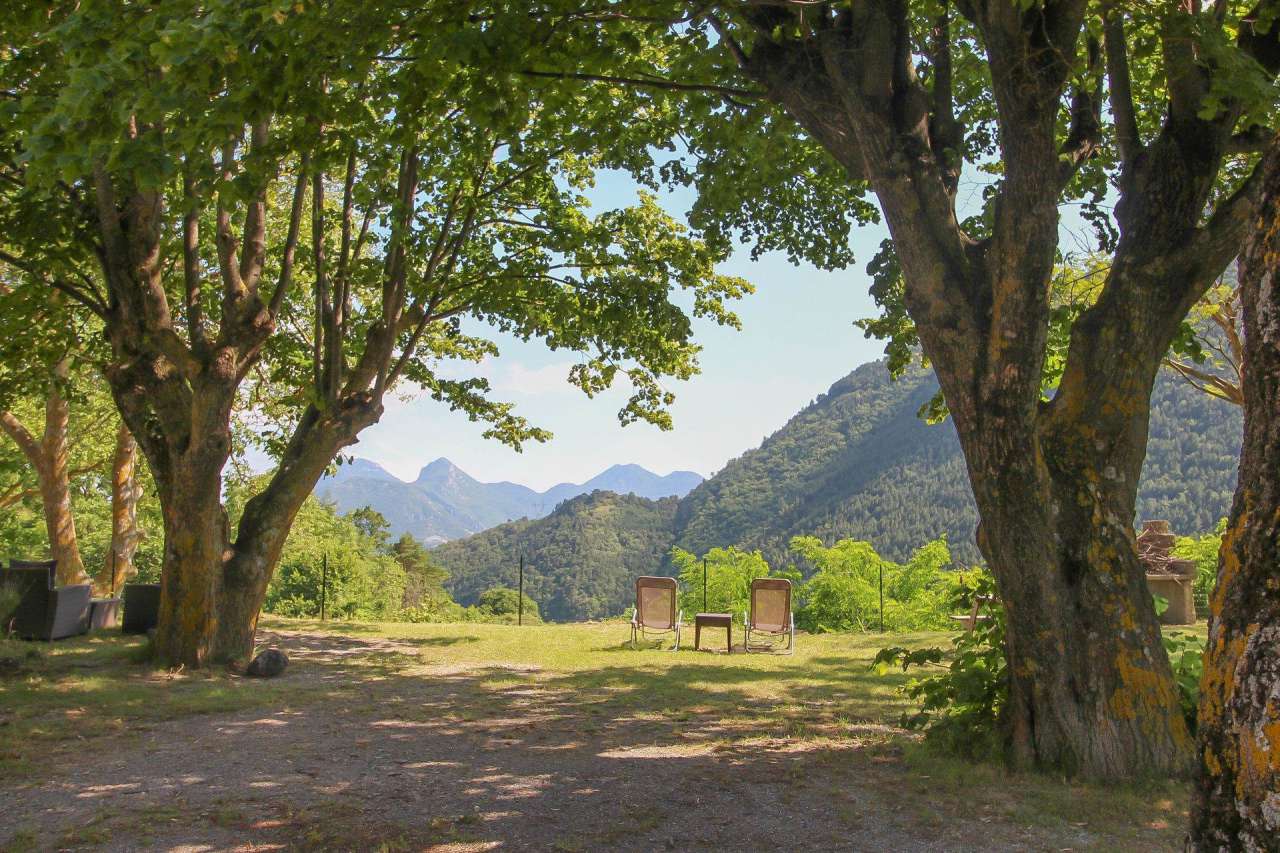 Superb 10 bedroom hotel, ideal for nature lovers wishing to combine a profe