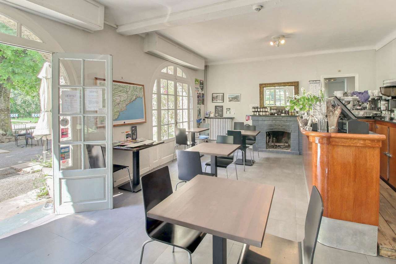 Superb 10 bedroom hotel, ideal for nature lovers wishing to combine a profe