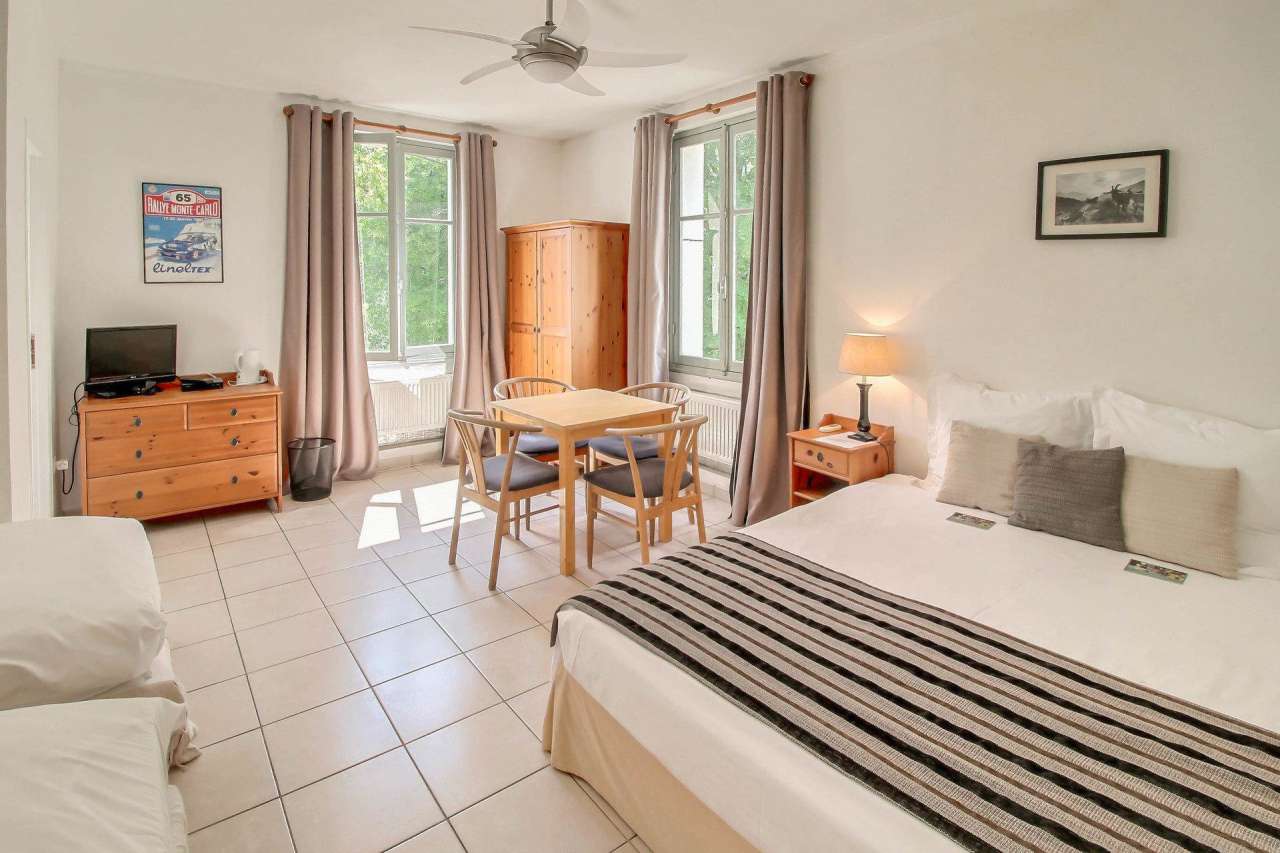 Superb 10 bedroom hotel, ideal for nature lovers wishing to combine a profe