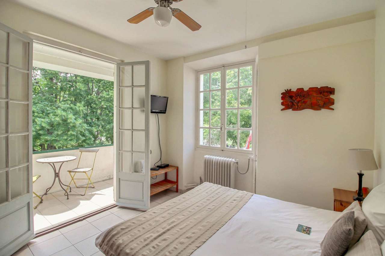 Superb 10 bedroom hotel, ideal for nature lovers wishing to combine a profe