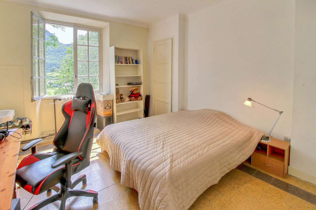 Superb 10 bedroom hotel, ideal for nature lovers wishing to combine a profe