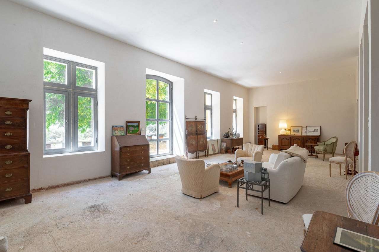 Unique opportunity to acquire a fantastic south facing 6 bedroom villa with