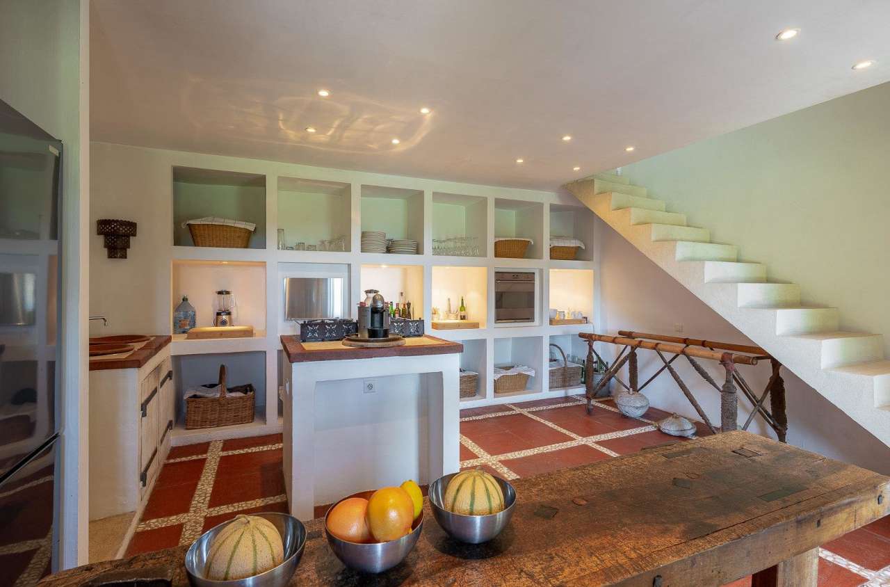 Unique opportunity to acquire a fantastic south facing 6 bedroom villa with