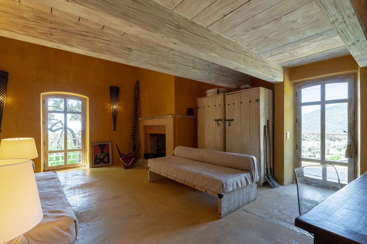 Unique opportunity to acquire a fantastic south facing 6 bedroom villa with