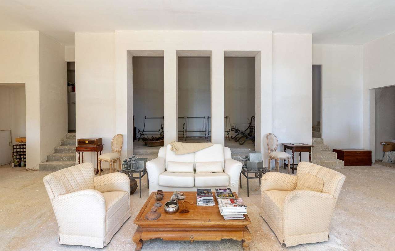 Unique opportunity to acquire a fantastic south facing 6 bedroom villa with