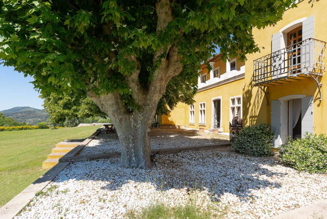 Unique opportunity to acquire a fantastic south facing 6 bedroom villa with