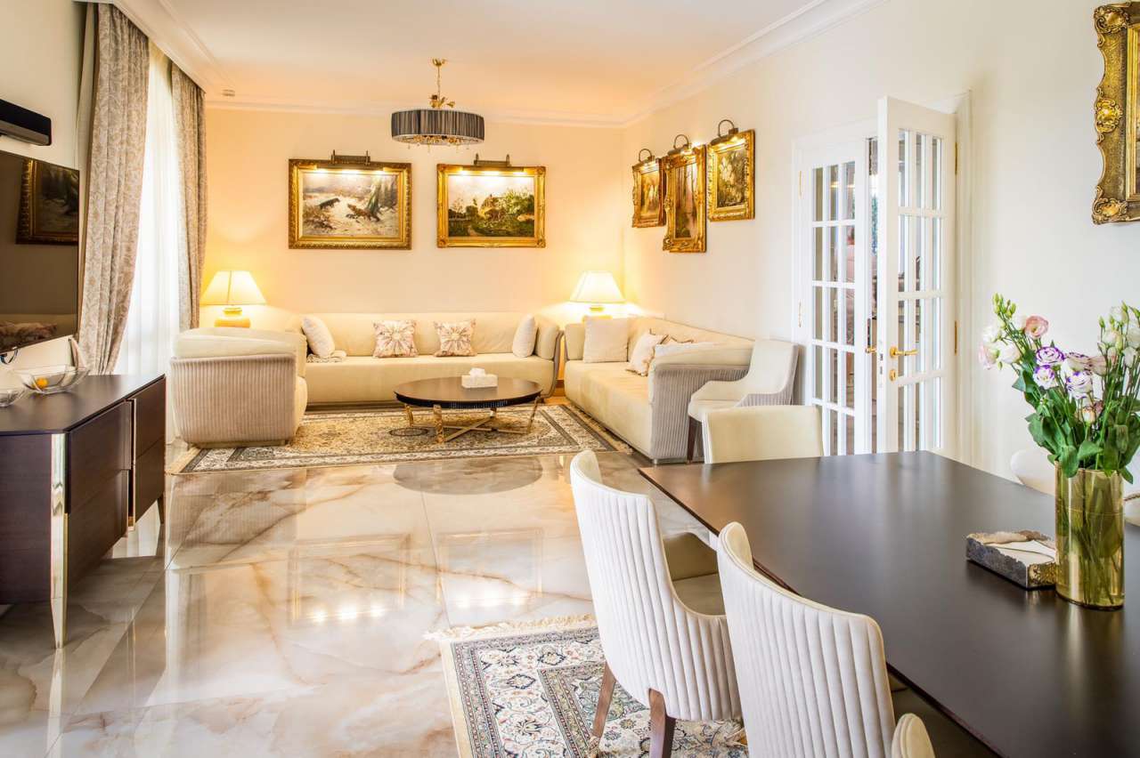 Impressive and spacious villa in perfect condition in a peaceful location,