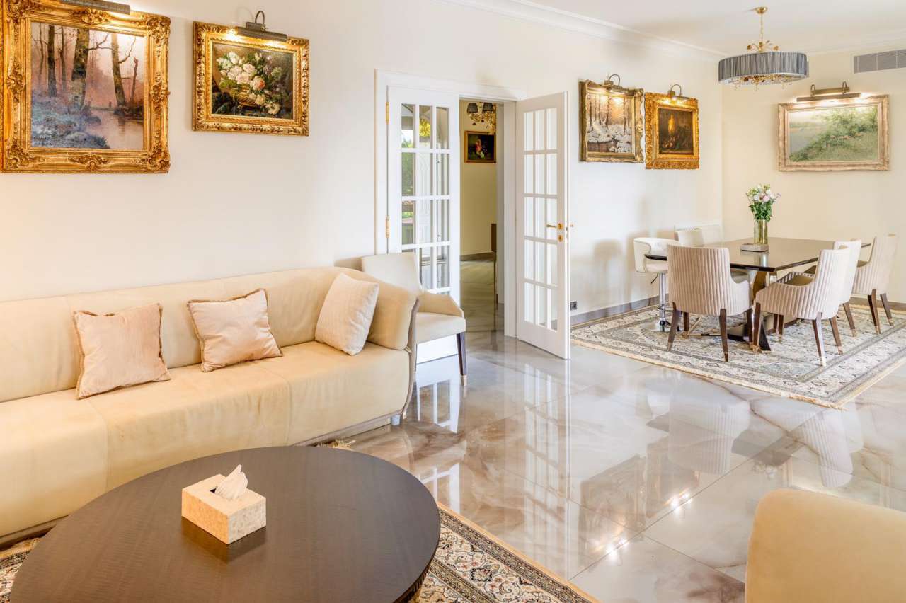 Impressive and spacious villa in perfect condition in a peaceful location,