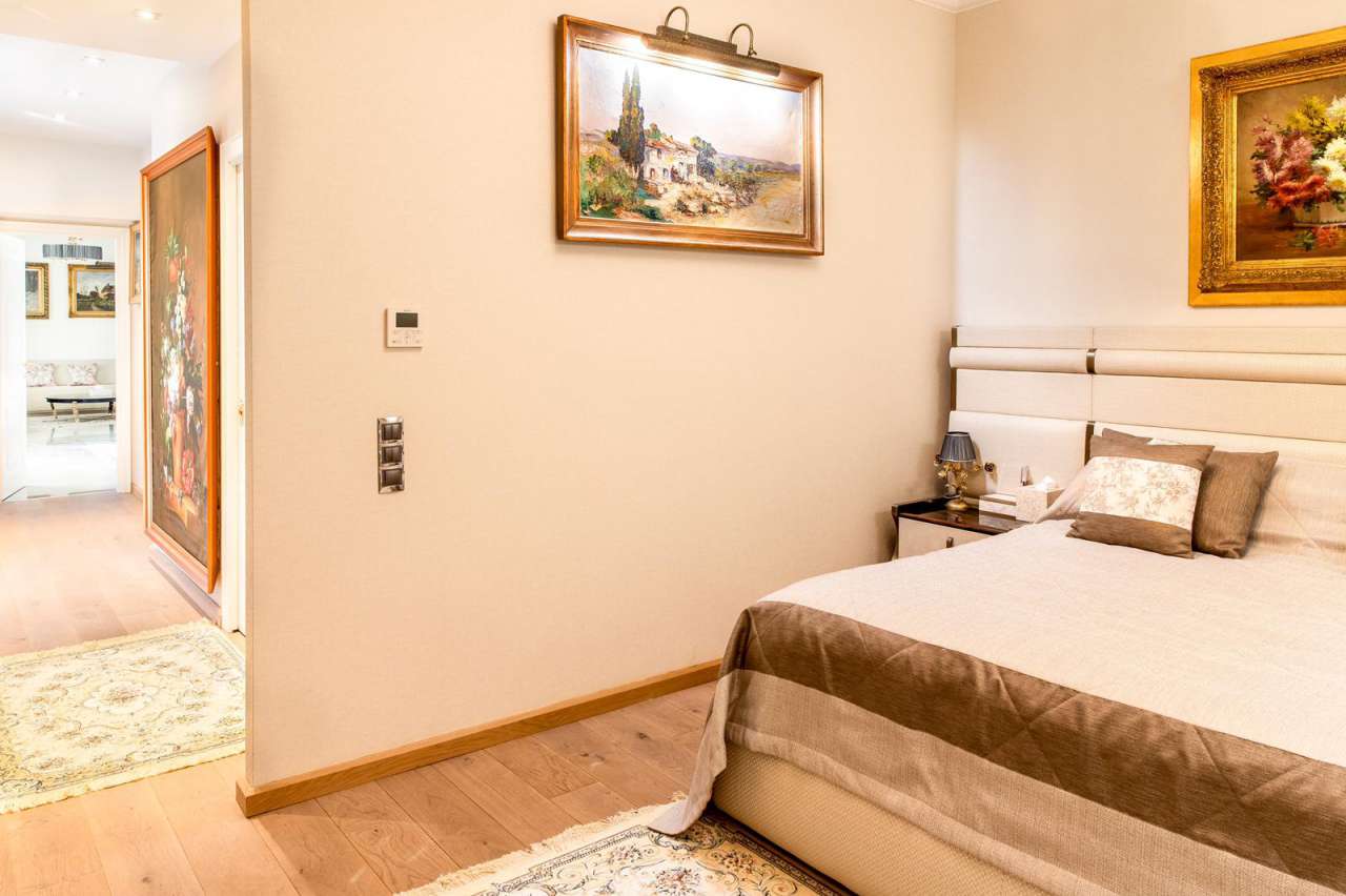 Impressive and spacious villa in perfect condition in a peaceful location,